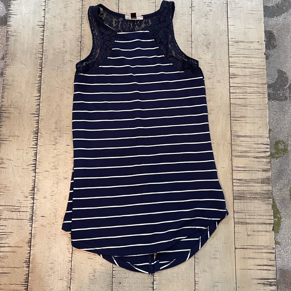 SO lace tank